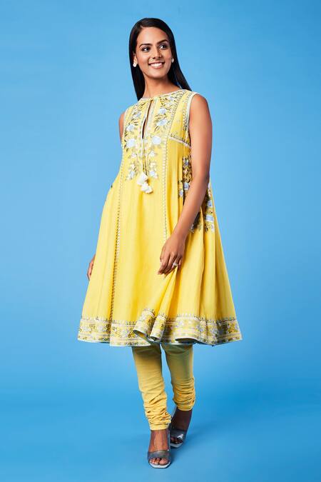 Sue Mue Yellow Mul Resham, Parsi Keyhole Work Short Kalidar Kurta Set Online at Aza Fashions Sue Mue_Yellow Mul Resham, Parsi Keyhole Work Short Kalidar Kurta Set _Online_at_Aza_Fashions