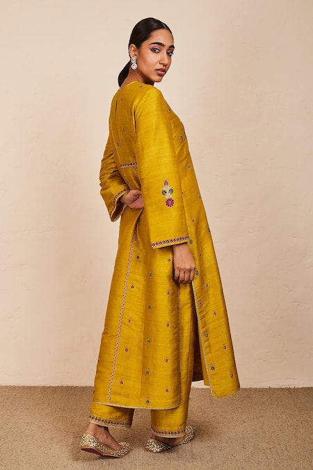 Sue Mue Yellow Silk Embroidery Round Neck Raw Kurta Pant Set Online at Aza Fashions Sue Mue_Yellow Silk Embroidery Round Neck Raw Kurta Pant Set _Online_at_Aza_Fashions