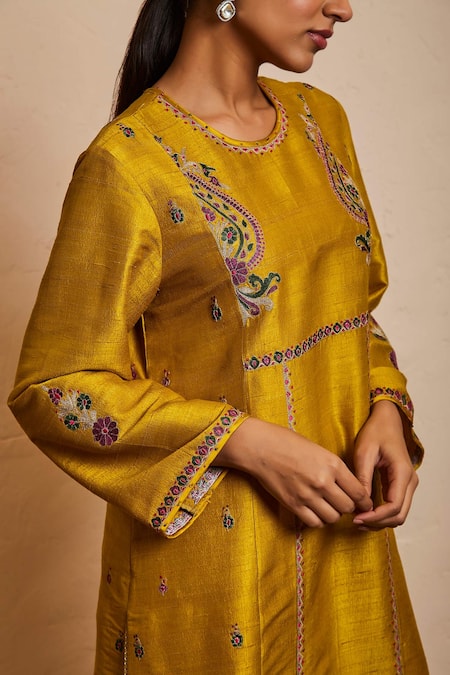 Buy Sue Mue Yellow Silk Embroidery Round Neck Raw Kurta Pant Set Online at Aza Fashions Buy_Sue Mue_Yellow Silk Embroidery Round Neck Raw Kurta Pant Set _Online_at_Aza_Fashions
