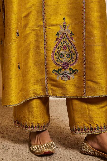 Shop Sue Mue Yellow Silk Embroidery Round Neck Raw Kurta Pant Set Online at Aza Fashions Shop_Sue Mue_Yellow Silk Embroidery Round Neck Raw Kurta Pant Set _Online_at_Aza_Fashions