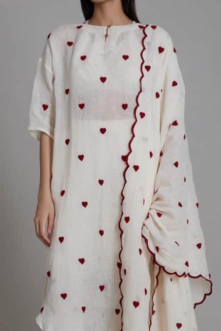 Buy_MATI_Off White Pure Linen Heart Motif Straight Trump Card Embroidered Kurta Set _Online_at_Aza_Fashions