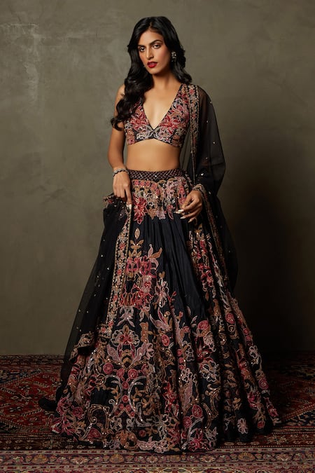 Silk Designer Bridal Lehenga, Pattern : Embroidered, Feature : Comfortable,  Impeccable Finish at Rs 7,200 / Piece in Surat