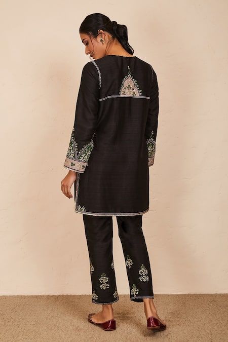 Sue Mue_Black Silk Embroidery, Zari Round Neck Isha Kurta Pant Set _Online_at_Aza_Fashions