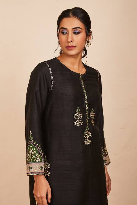 Buy_Sue Mue_Black Silk Embroidery, Zari Round Neck Isha Kurta Pant Set _Online_at_Aza_Fashions