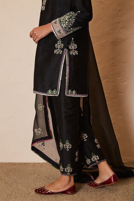 Shop_Sue Mue_Black Silk Embroidery, Zari Round Neck Isha Kurta Pant Set _Online_at_Aza_Fashions
