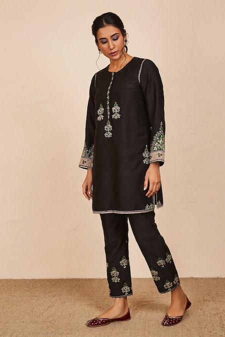 Sue Mue_Black Silk Embroidery, Zari Round Neck Isha Kurta Pant Set _at_Aza_Fashions