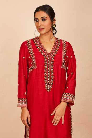 Sue Mue_Red Tussar, Georgette, Organza Embroidery V-neck Ina Kurta Pant Set _Online_at_Aza_Fashions