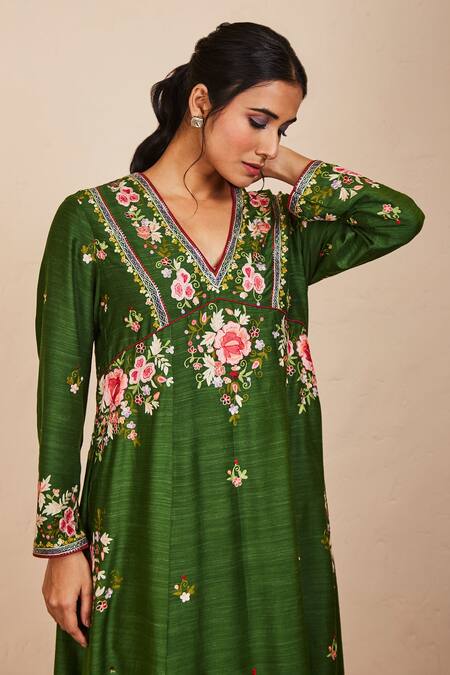 Sue Mue_Green Tussar, Georgette, Lycra, Silk Embroidery V-neck Shambhavi Kurta Set _Online_at_Aza_Fashions