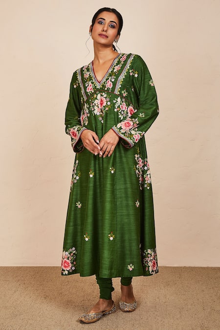 Sue Mue_Green Tussar, Georgette, Lycra, Silk Embroidery V-neck Shambhavi Kurta Set _at_Aza_Fashions