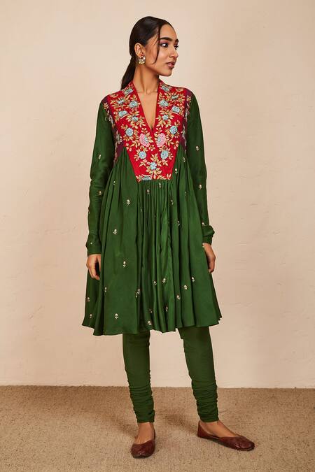 Sue Mue_Green Silk, Lycra, Crepe Embroidery V-neck Gada Kurta Set _Online_at_Aza_Fashions