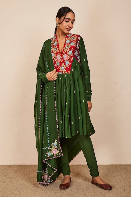 Shop_Sue Mue_Green Silk, Lycra, Crepe Embroidery V-neck Gada Kurta Set _Online_at_Aza_Fashions