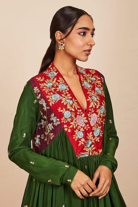 Sue Mue_Green Silk, Lycra, Crepe Embroidery V-neck Gada Kurta Set _at_Aza_Fashions