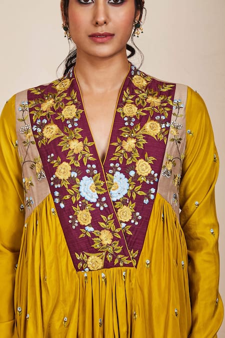Sue Mue_Yellow Silk, Lycra, Crepe Embroidery, Sequins, Zari V-neck Floral Kurta Set _Online_at_Aza_Fashions