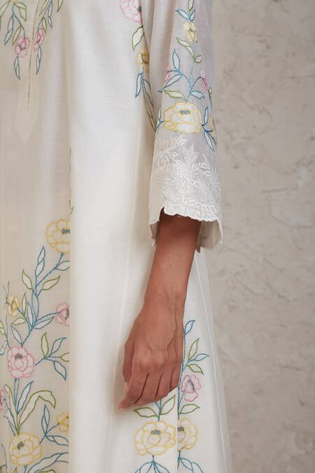 Sue Mue Off White Chanderi Embroidery, Cut Work Split Aima Handwoven Kurta Pant Set Online at Aza Fashions Sue Mue_Off White Chanderi Embroidery, Cut Work Split Aima Handwoven Kurta Pant Set _Online_at_Aza_Fashions