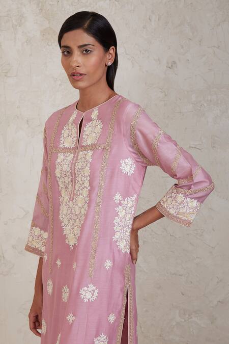 Sue Mue Pink Chanderi Embroidery Split V-neck Umaiza Gara And Dori Work Kurta Set at Aza Fashions Sue Mue_Pink Chanderi Embroidery Split V-neck Umaiza Gara And Dori Work Kurta Set _at_Aza_Fashions