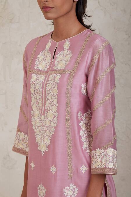 Sue Mue Pink Chanderi Embroidery Split V-neck Umaiza Gara And Dori Work Kurta Set Online at Aza Fashions Sue Mue_Pink Chanderi Embroidery Split V-neck Umaiza Gara And Dori Work Kurta Set _Online_at_Aza_Fashions