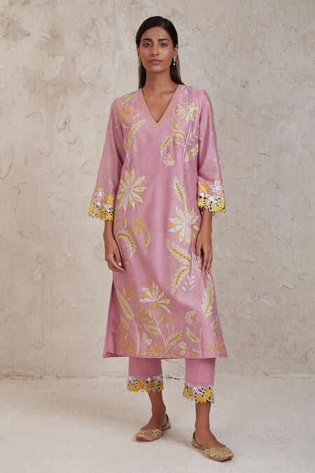 Shop Sue Mue Pink Chanderi, Handloom Cotton Cut Work, Daria Thread Kurta Pant Set Online at Aza Fashions Shop_Sue Mue_Pink Chanderi, Handloom Cotton Cut Work, Daria Thread Kurta Pant Set _Online_at_Aza_Fashions