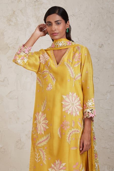 Sue Mue Yellow Chanderi, Handloom Cotton Cut Work, Embroidery V-neck Cutwork Kurta Set Online at Aza Fashions Sue Mue_Yellow Chanderi, Handloom Cotton Cut Work, Embroidery V-neck Cutwork Kurta Set _Online_at_Aza_Fashions