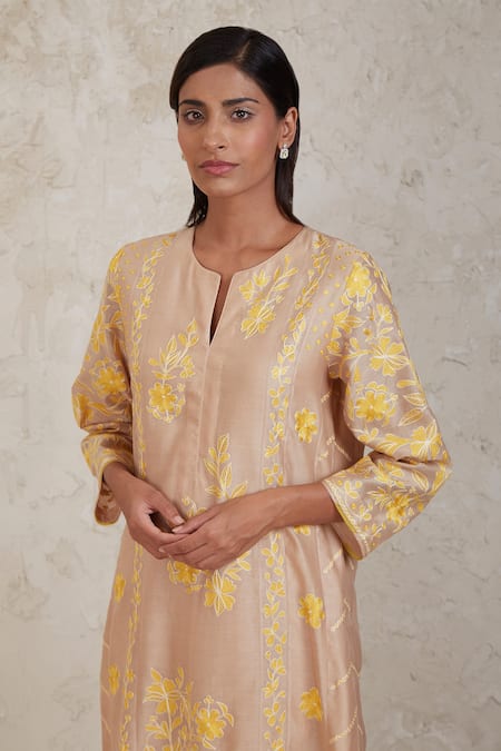 Buy Sue Mue Beige Chanderi Embroidery, Applique Split V-neck Hanan Handwoven Kurta Pant Set Online at Aza Fashions Buy_Sue Mue_Beige Chanderi Embroidery, Applique Split V-neck Hanan Handwoven Kurta Pant Set _Online_at_Aza_Fashions