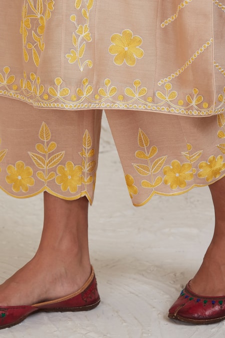 Sue Mue Beige Chanderi Embroidery, Applique Split V-neck Hanan Handwoven Kurta Pant Set Online at Aza Fashions Sue Mue_Beige Chanderi Embroidery, Applique Split V-neck Hanan Handwoven Kurta Pant Set _Online_at_Aza_Fashions