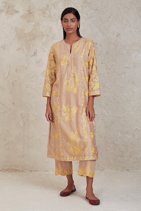 Shop Sue Mue Beige Chanderi Embroidery, Applique Split V-neck Hanan Handwoven Kurta Pant Set Online at Aza Fashions Shop_Sue Mue_Beige Chanderi Embroidery, Applique Split V-neck Hanan Handwoven Kurta Pant Set _Online_at_Aza_Fashions