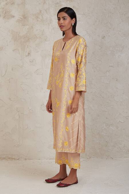 Sue Mue Beige Chanderi Embroidery, Applique Split V-neck Hanan Handwoven Kurta Pant Set at Aza Fashions Sue Mue_Beige Chanderi Embroidery, Applique Split V-neck Hanan Handwoven Kurta Pant Set _at_Aza_Fashions