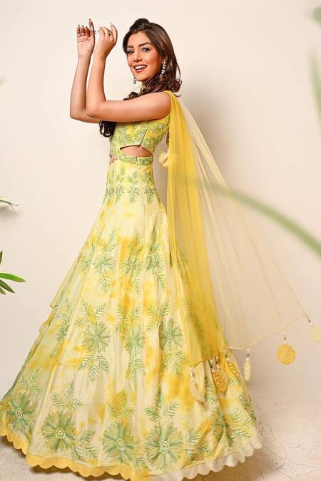 Nitisha Kashyap Official Green Silk, Net Tie And Dye Floral Embroidered Anarkali With Choker Dupatta Online at Aza Fashions Nitisha Kashyap Official_Green Silk, Net Tie And Dye Floral Embroidered Anarkali With Choker Dupatta _Online_at_Aza_Fashions