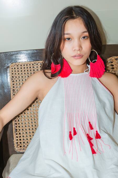 Nikasha White Cotton Round Halter Top Online at Aza Fashions Nikasha_White Cotton Round Halter Top _Online_at_Aza_Fashions