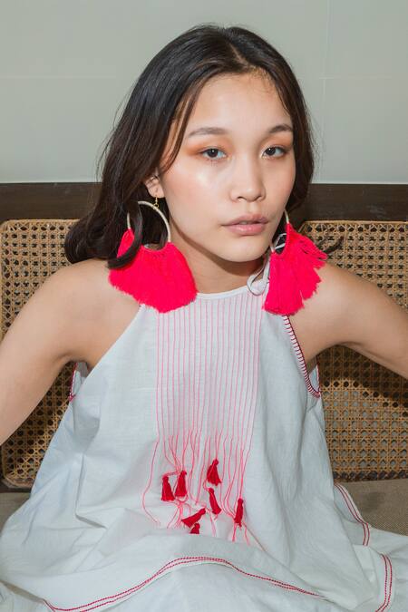 Buy Nikasha White Cotton Round Halter Top Online at Aza Fashions Buy_Nikasha_White Cotton Round Halter Top _Online_at_Aza_Fashions