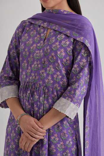 Priya Chaudhary_Purple Cotton Split V-neck Floral Print Kurta Salwar Set _at_Aza_Fashions