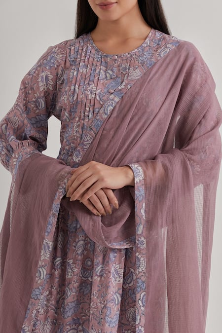 Priya Chaudhary_Gray Cotton Embroidery Round Neck Floral Printed Kurta Set With Dupatta _at_Aza_Fashions