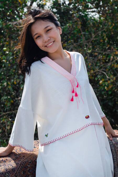 Buy Nikasha White Cotton V Neck Top Online at Aza Fashions Buy_Nikasha_White Cotton V Neck Top _Online_at_Aza_Fashions