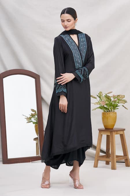 Ekta Singh_Black Silk V Neck Draped Kurta With Dupatta _Online_at_Aza_Fashions