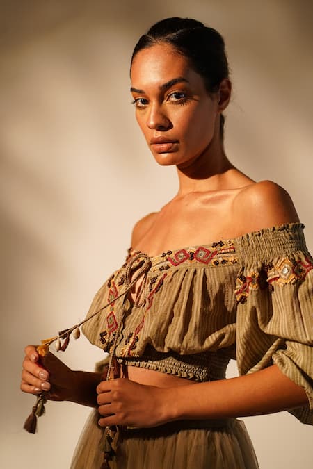Buy_Nikita Mhaisalkar_Beige Chanderi Beads Off-shoulder Thread Placement Embroidered Crop Top 