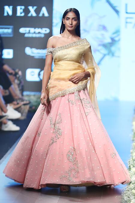 Red Embroidered Lehenga Set Design by Anushree Reddy at Pernia's Pop Up  Shop 2024