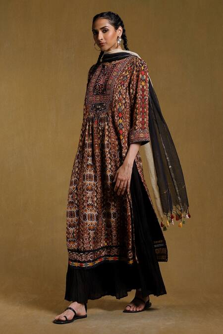 Ritu Kumar_Black Dupatta Kota Doria, Kurta Viscose Bamberg, Pant Cotton Print Set_Online_at_Aza_Fashions