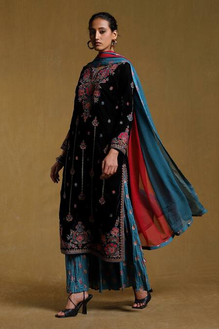 Ritu Kumar_Black Dupatta 66x50 Cotton Voile, Kurta Poly Velvet, Embroidered Set_Online_at_Aza_Fashions