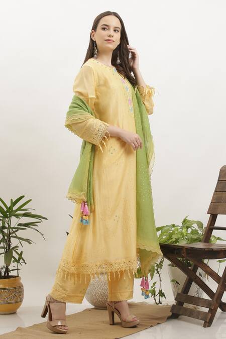 Shop_Vrinda By Pundrik Dubey_Yellow Kurta Cotton  Dupatta Chanderi Round Printed Straight Set_at_Aza_Fashions