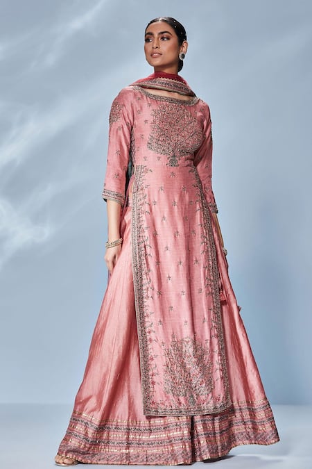 RI.Ritu Kumar Silk Embroidered Kurta Set 