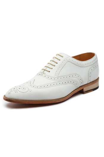 3dm Lifestyle_White Plain Wingtip Oxford Shoes _Online_at_Aza_Fashions