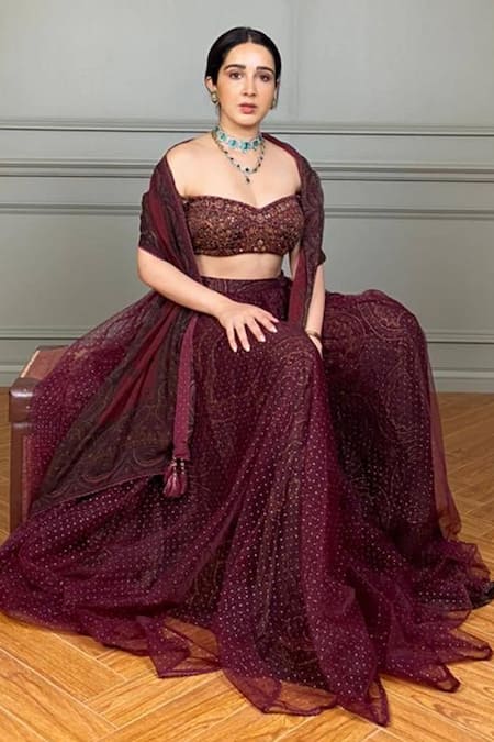 20+ Sassy Indian Brides who wore Off-shoulder Blouses Without a Doubt |  Bridal outfits, Bridal blouse designs, Indian wedding outfits