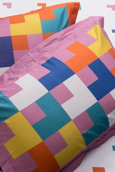 Buy_Kyoona_White 100% Cotton Print Chaukona Contrast Geometric Bedsheet Set_Online_at_Aza_Fashions