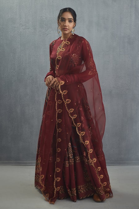 Buy Torani Maroon Handwoven Chanderi Aari Bhura Anardan Cheent Print Bridal Lehenga Set Online at Aza Fashions Buy_Torani_Maroon Handwoven Chanderi Aari Bhura Anardan Cheent Print Bridal Lehenga Set_Online_at_Aza_Fashions