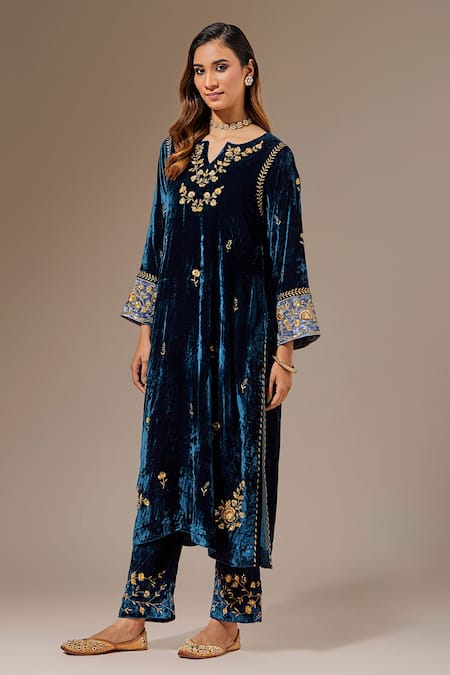 Buy_Anantaa By Roohi_Blue Velvet Floral Notched Placed Embroidered Kurta _Online_at_Aza_Fashions
