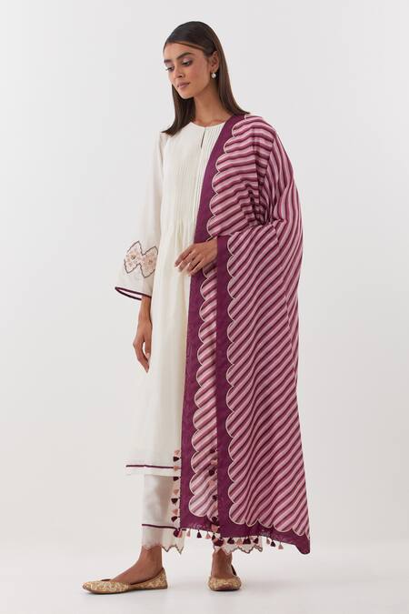 Amisha Kothari Ivory Chanderi , Organza Kurta Set Candy Stripe Print Dupatta Online at Aza Fashions Amisha Kothari_Ivory Chanderi , Organza Kurta Set Candy Stripe Print Dupatta _Online_at_Aza_Fashions