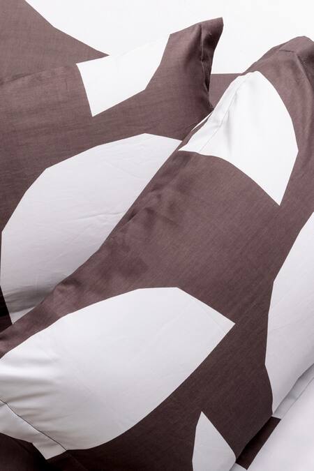 Buy_Kyoona_Grey 100% Cotton, Satin Weave Semi Polka Dot Phases Of Moon Bedcover Set_Online_at_Aza_Fashions