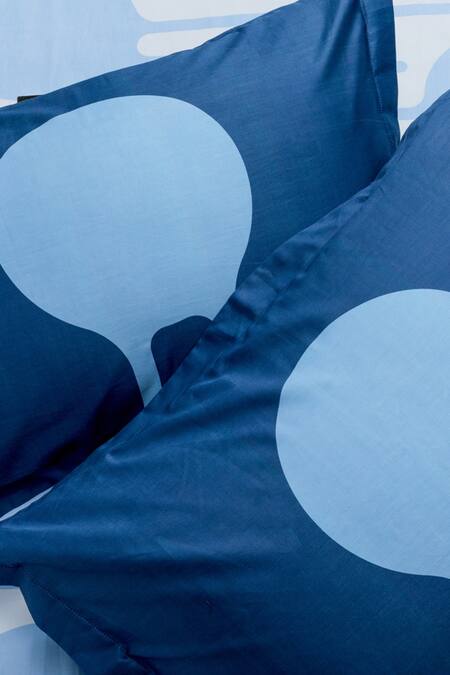 Buy_Kyoona_Blue 100% Cotton, Satin Weave Polka Dot Drip Pattern The Bedcover Set_Online_at_Aza_Fashions