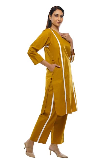 Buy_Khat_Yellow Poplin, Cotton V-neck Rounded Hem Kurta Pant Set _Online_at_Aza_Fashions