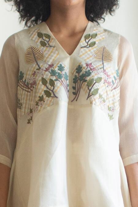 Buy_Oja_Cream Handloom Silk Floral Applique V Neck Embroidered Tunic And Pant Set _Online_at_Aza_Fashions
