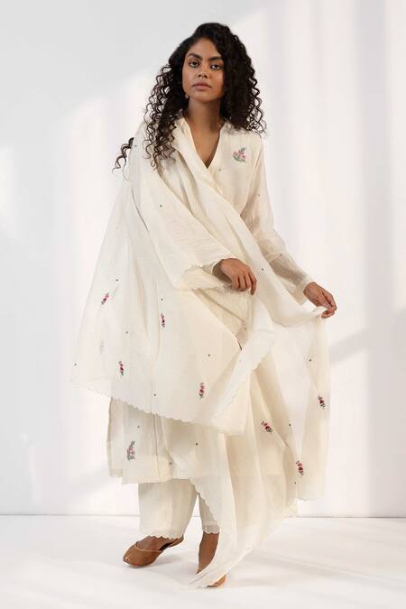 Buy Label Shreya Sharma White Chanderi Embroidery V-neck Flower Kurta Set Online at Aza Fashions Buy_Label Shreya Sharma_White Chanderi Embroidery V-neck Flower Kurta Set _Online_at_Aza_Fashions